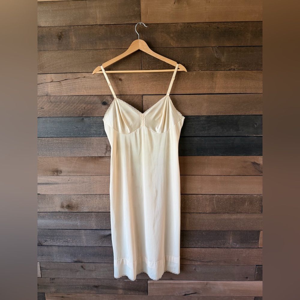 Vintage Vanity Fair Beige Lace Trim Nylon Slip Nightgown USA - Picture 4 of 12